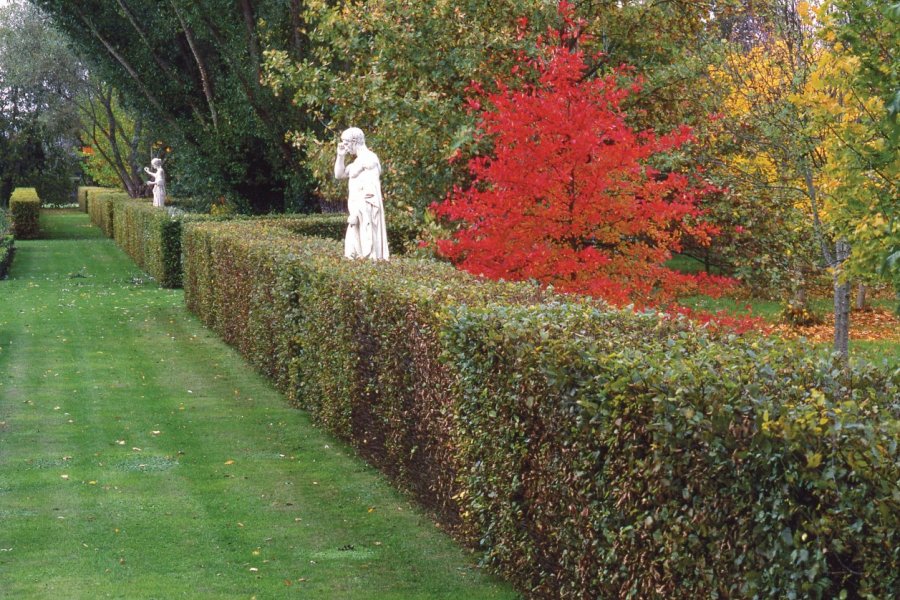 Les copies d'antiques figurent Adam et Eve aux jardins du château de Cormatin Béatrice PICHON-CLARISSE