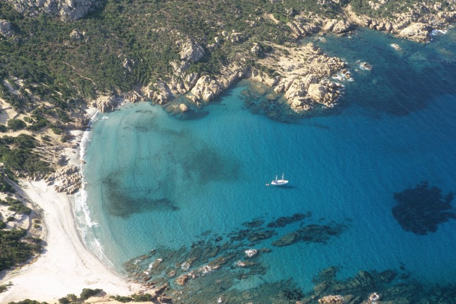 Vue aérienne de la plage de Mare e Sole à Pietrosella VINCENT FORMICA