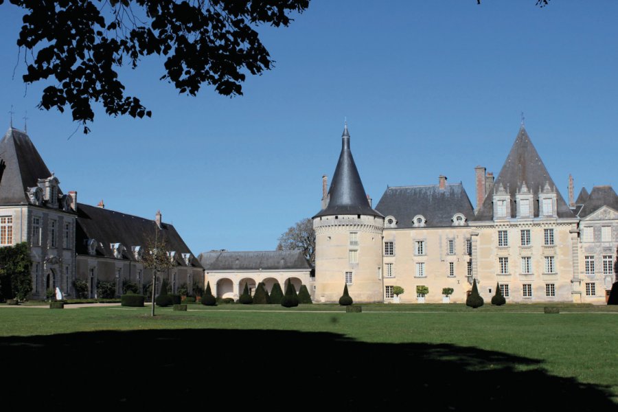 Le parc du château d'Azay-le-Ferron Office de Tourisme Azay-le-Ferron