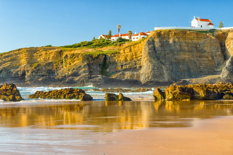 Plage de Zambujeira do Mar. Jacinto Marabel Romo - Shutterstock.com