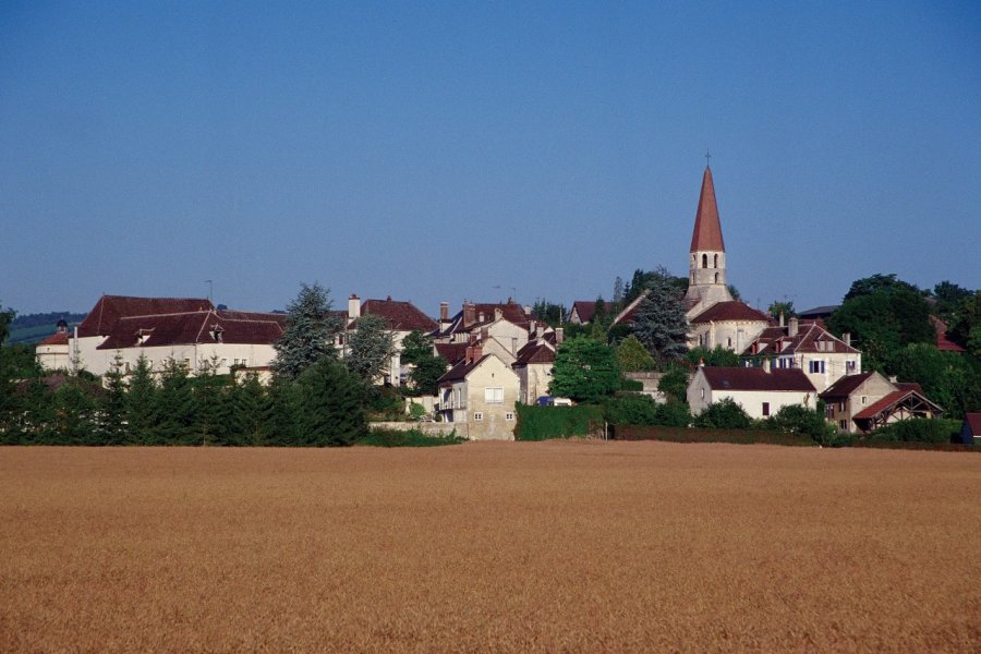 Vue générale d'Escolives-Sainte-Camille. PHOVOIR