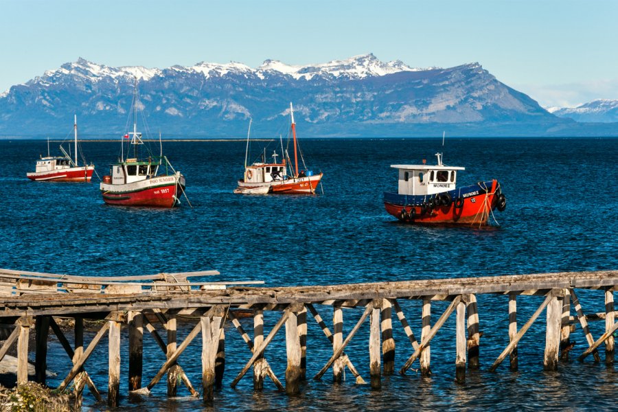 Bateaux de pêche à Puerto Natales. Ksenia Ragozina - shutterstock.com