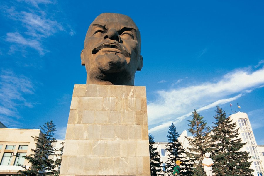 Tête de Vladidimir Ilitch Lénine sur la place Sovietov Stéphan SZEREMETA