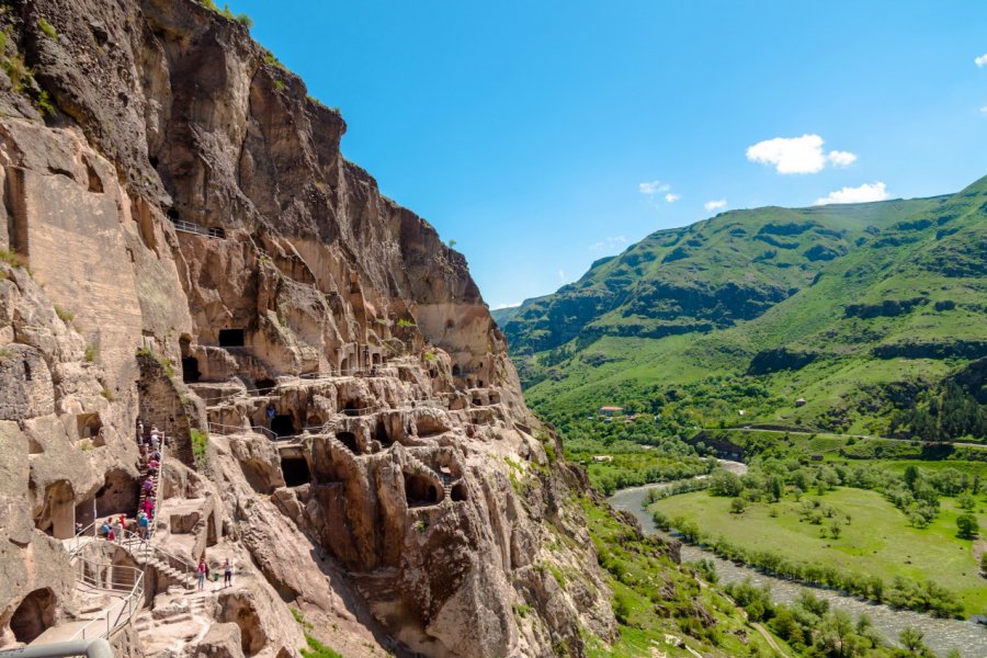 Ville troglodyte de Varzia. gmstockstudio - Shutterstock.com