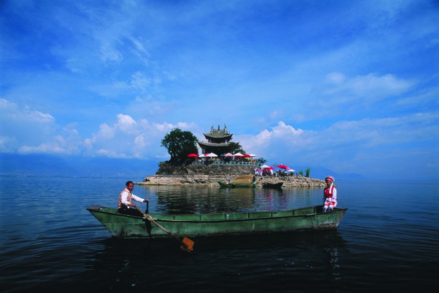Temple dédié à la déesse Guanyin à Xiaoputuo Dao une petite île du lac Erhai. 