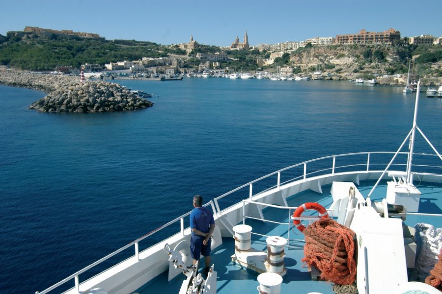 Arrivée par ferry dans le port de Ghajnsielem. Stéphan SZEREMETA