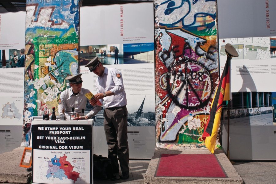 Morceaux du Mur sur Potsdamer Platz (© Author's Image))