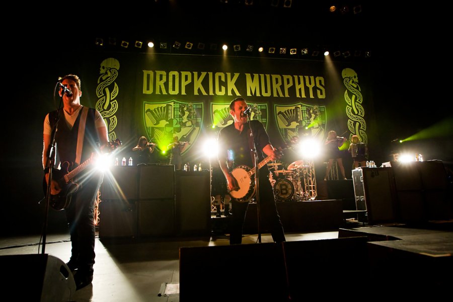 Le groupe Dropkick Murphys en concert. shutterstock - MPH Photos
