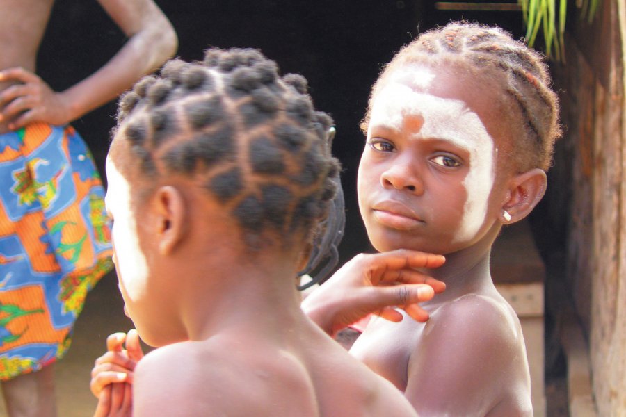 Makoghé, maquillage pour cérémonie traditionnelle. Bernadette VOISIN