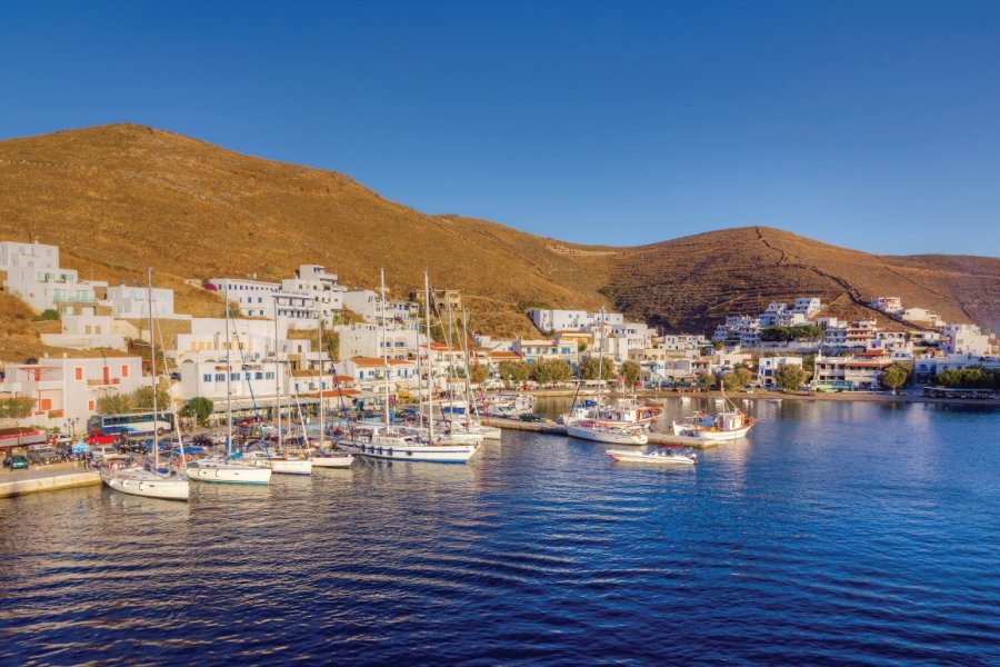 Vue sur le port de Kythnos. Lefteris_ - iStockphoto