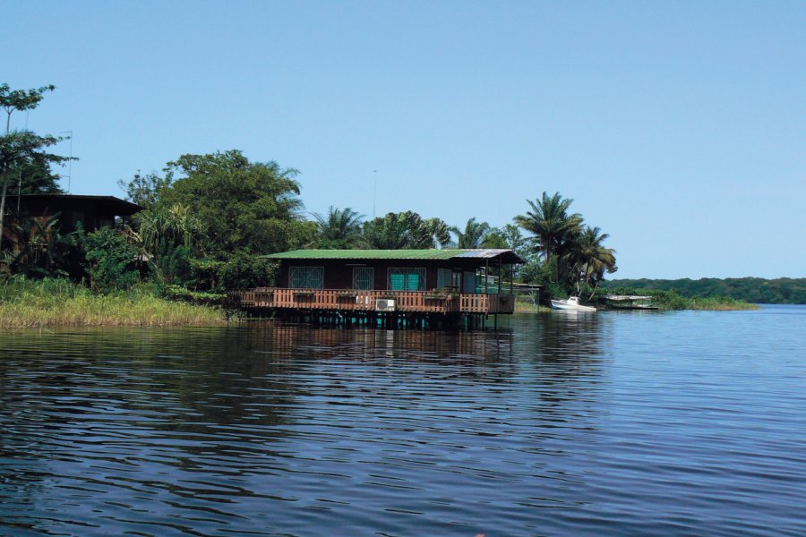 Sur la lagune Ndogo. Bernadette VOISIN