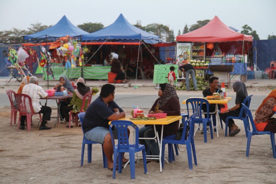 Plage familiale au nord de Malacca Stéphan SZEREMETA