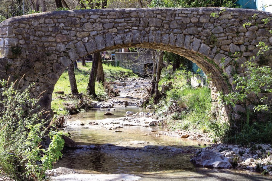 Pont romain de Roquefort-Les-Pins. Bernard Croisé