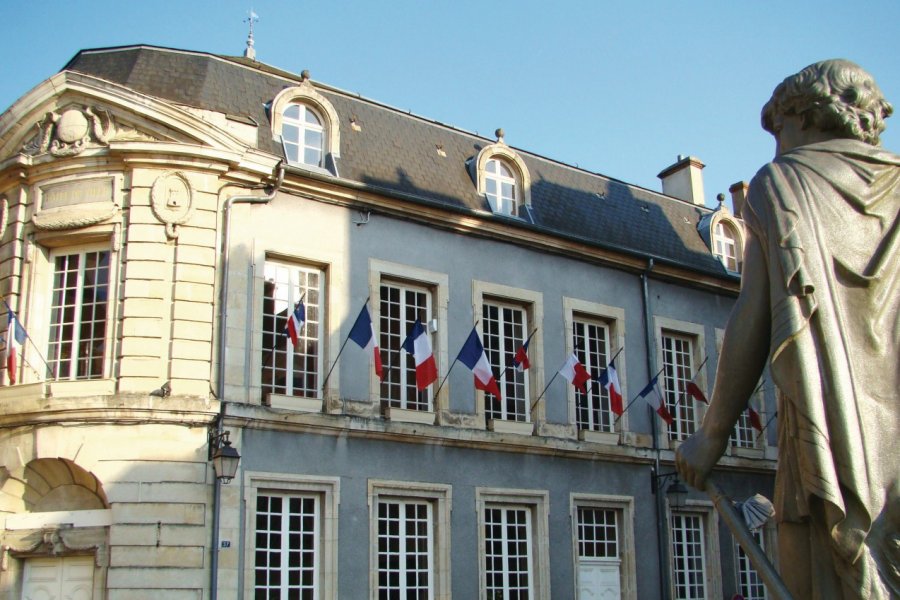 L'Hôtel de Ville. Julia Valentin