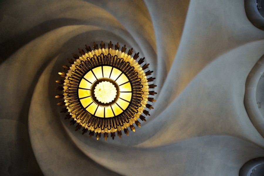 Casa Batlló. Montipaiton - Shutterstock.com