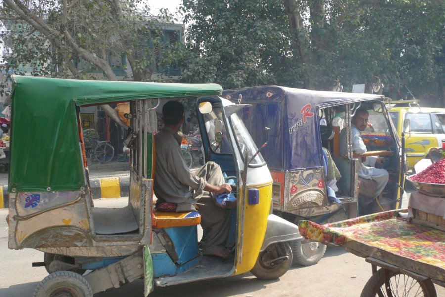 Le rickshaw, un des moyens de locomotion de Jalalabad, influence du Pakistan. Constance de Bonnaventure
