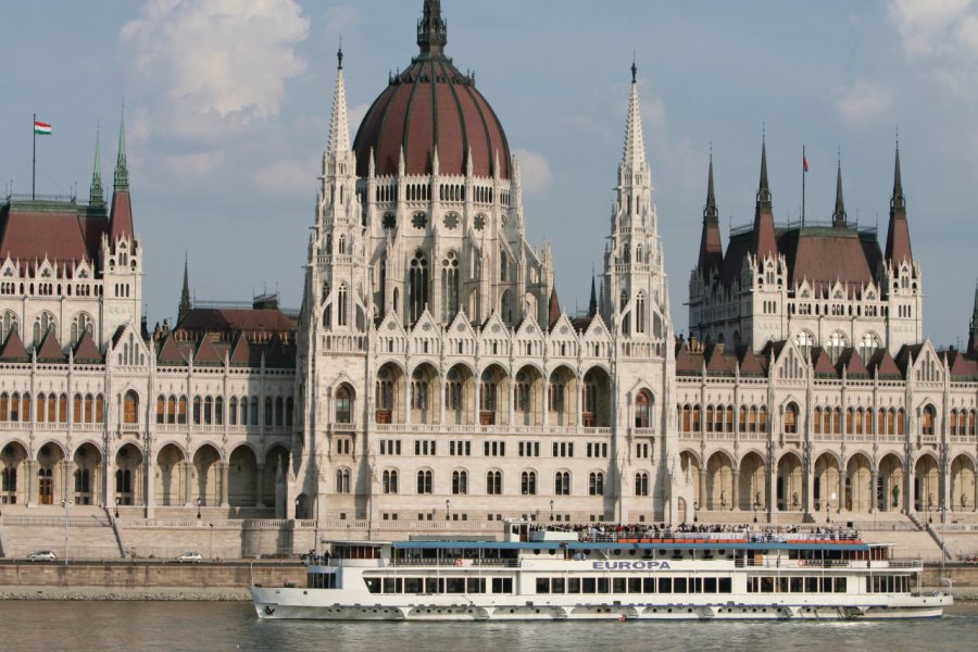 Le parlement hongrois est en bordure du Danube. Stéphan SZEREMETA