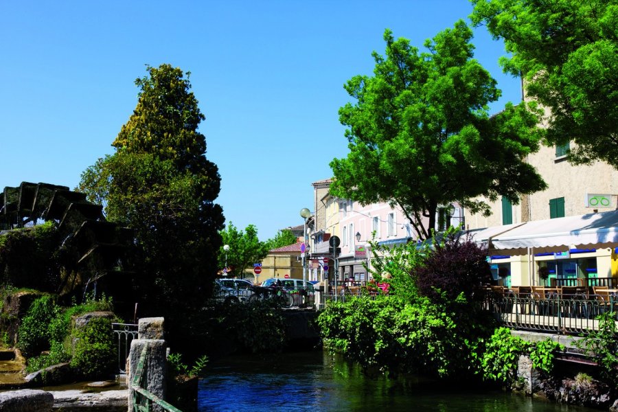 Les canaux à L'Isle-sur-la-Sorgue (© Lawrence BANAHAN - Author's Image))