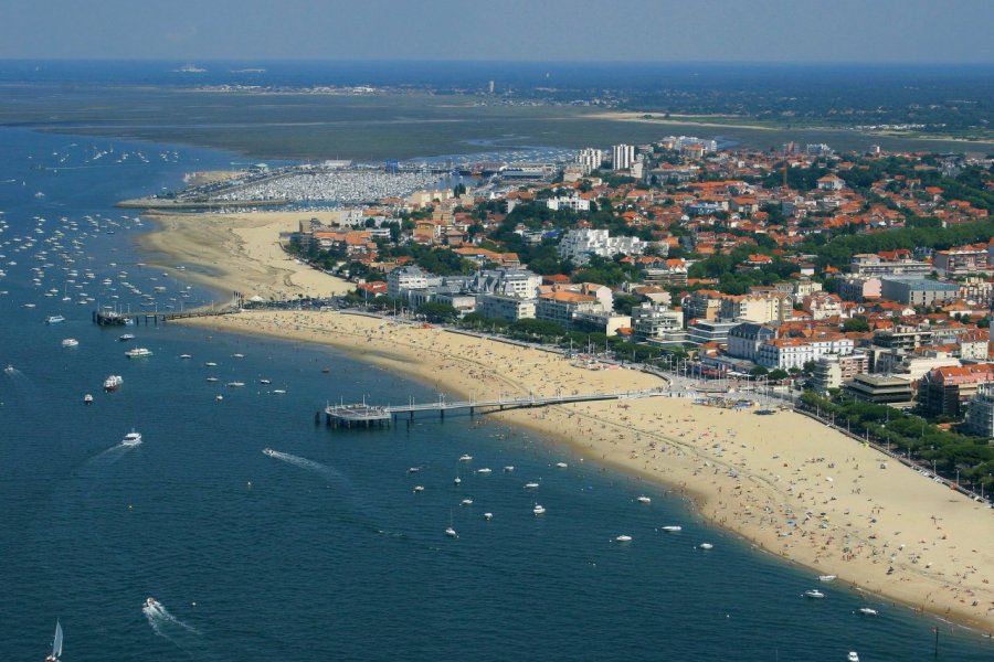 Vue aérienne d'Arcachon. BP Lamarque