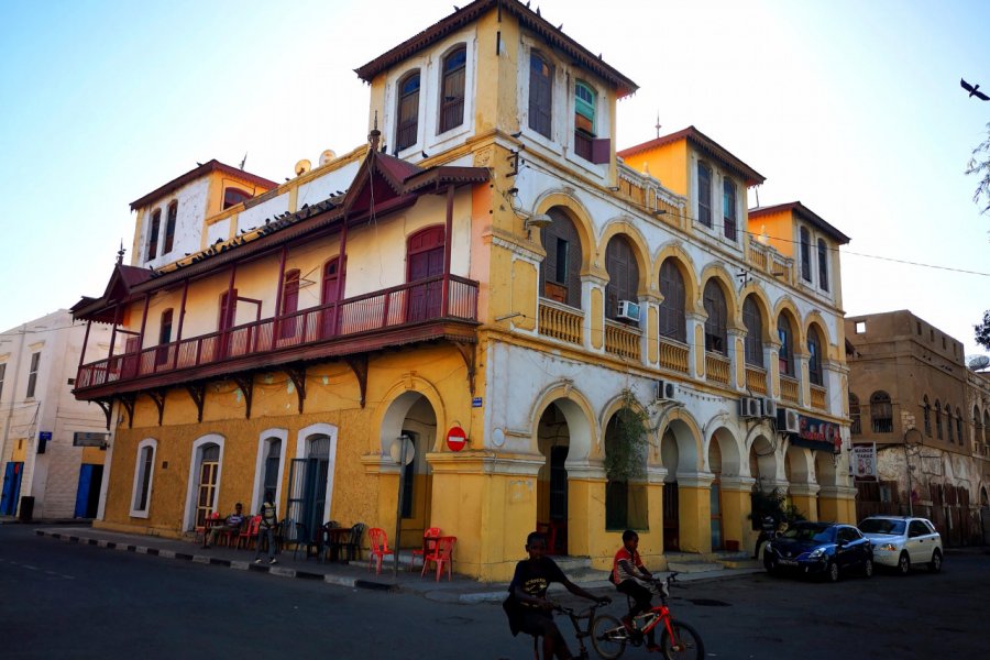 Architecture de style indien à Djibouti-Ville. Place du 27-Juin. Sophie ROCHERIEUX