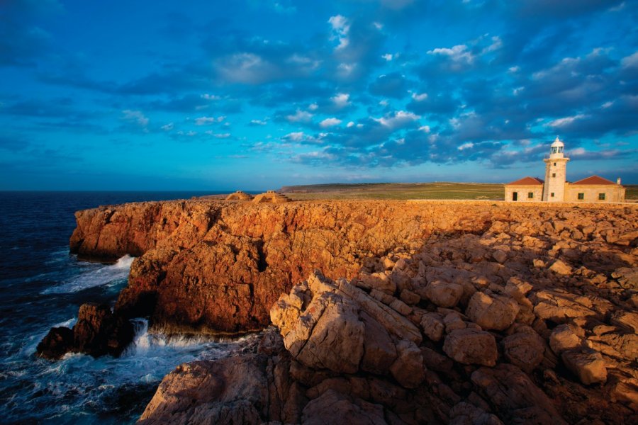 Phare de Punta Nati. LUNAMARINA - iStockphoto