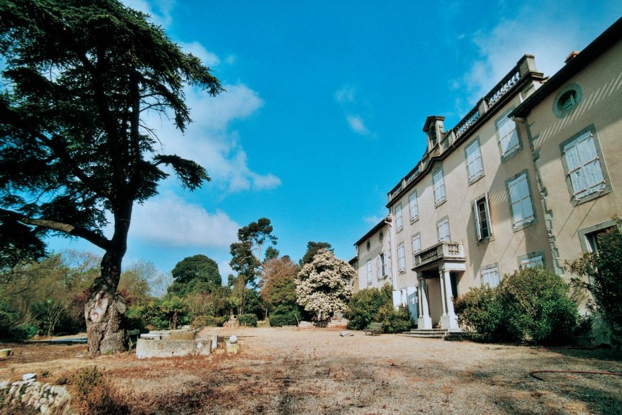 Château Auzias (vue du parc). Dominique Auzias