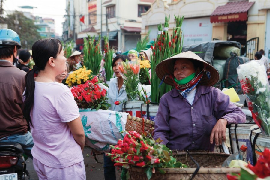 Le Vieux quartier (quartier des 36 rues et corporations), marché aux fleurs. Philippe GUERSAN - Author's Image