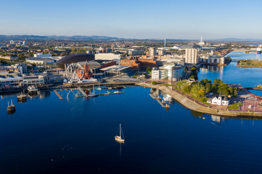 Vue aérienne de Cardiff Bay. steved_np3 - Shutterstock.com