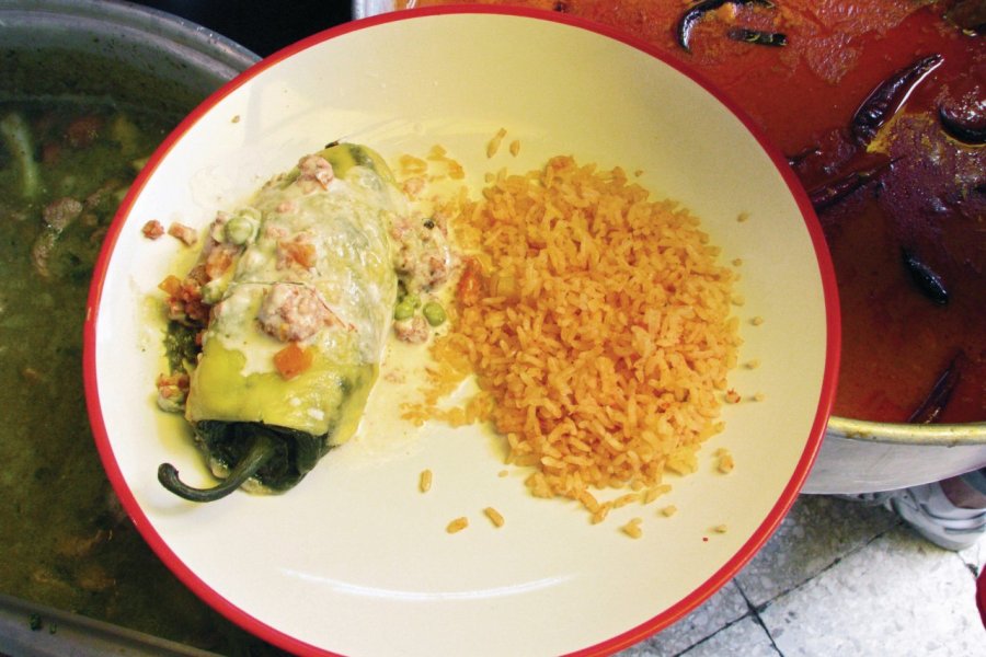 Plat typique de la cuisine mexicaine : piments fourrés. Jade LATARGERE