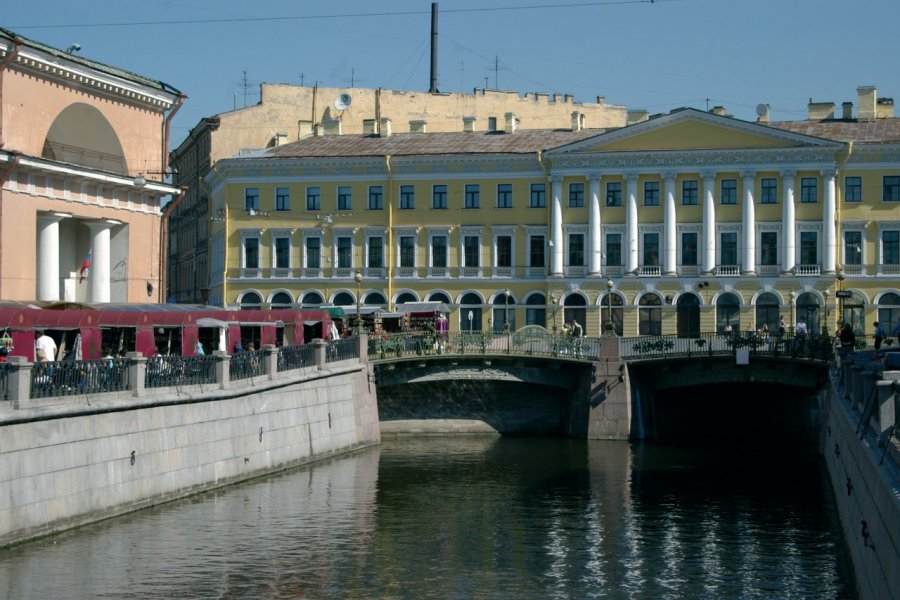 Pont du Petit théâtre. (© Stéphan SZEREMETA))