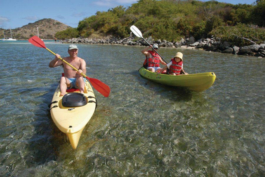 Balade en kayak autour de l'îlet Pinel. Office de Tourisme de Saint-Martin - Claude CAVALERA