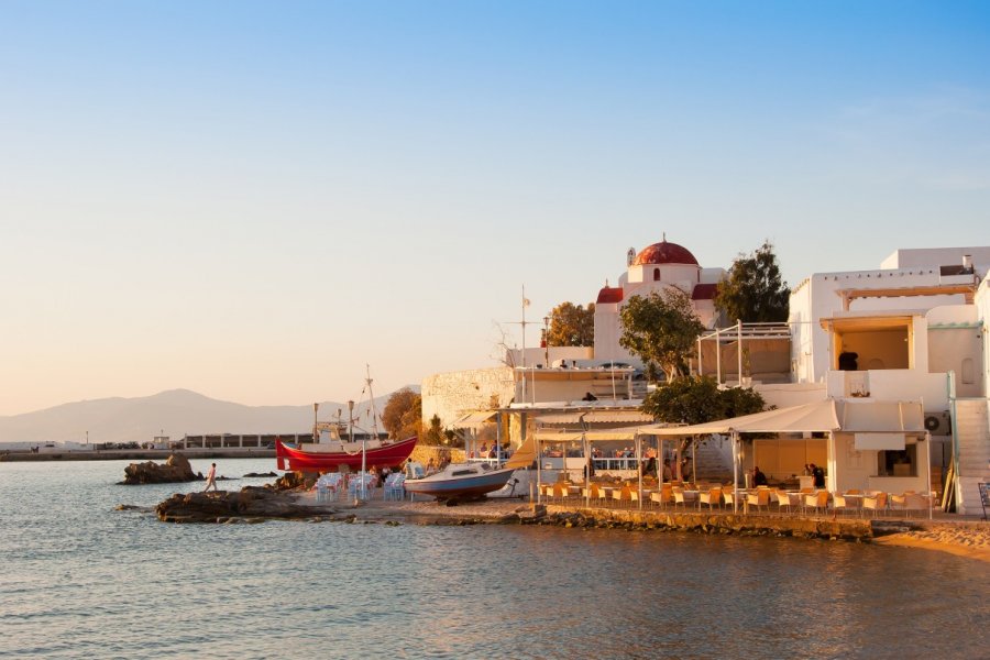 Coucher de soleil sur Mykonos. Natalia Dobryanskaya - Shutterstock.com