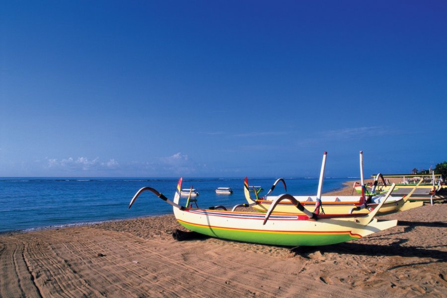 Bateaux typiques sur la plage de Nusa Dua. Author's Image