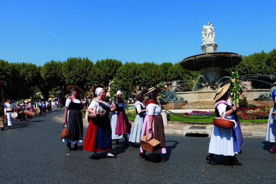 Procession de la Vierge aux Calissons (© Lawrence BANAHAN - Author's Image))