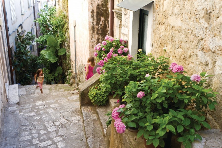 Balade dans les petites ruelles de la vieille ville de Dubrovnik. Lawrence BANAHAN - Author's Image