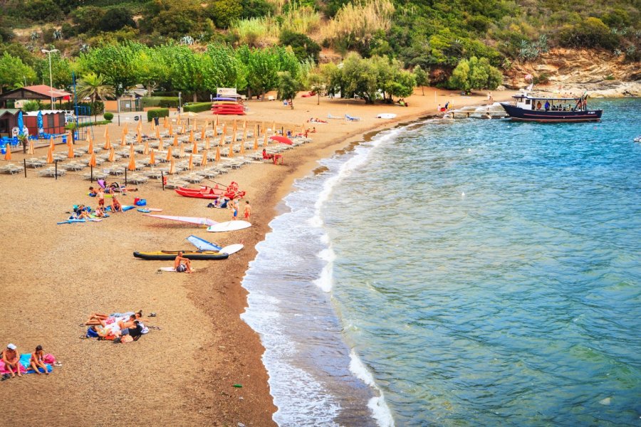 Plage de Barbarossa près de Porto Azzuro. Val Thoermer - Shutterstock.com