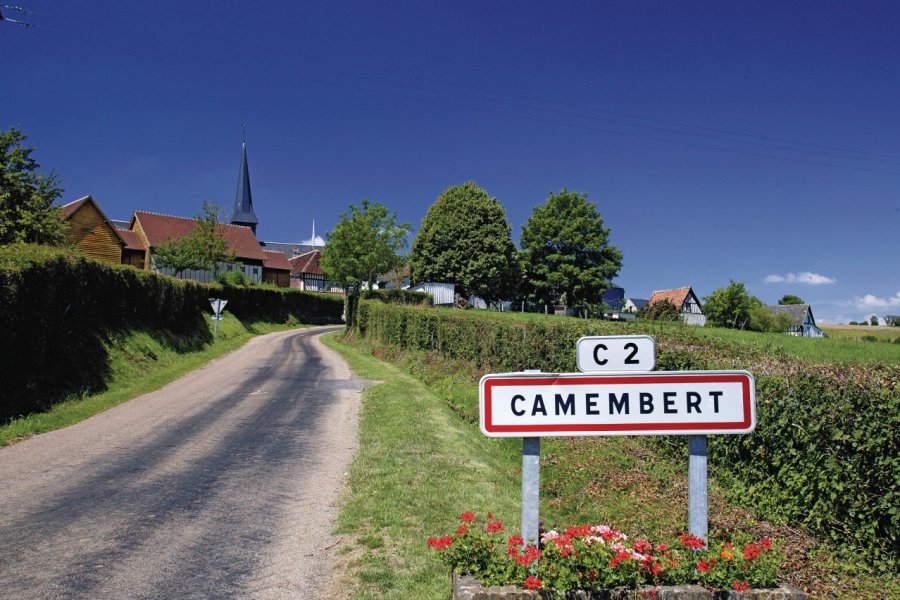 L'entrée du village de Camembert Franck GODARD
