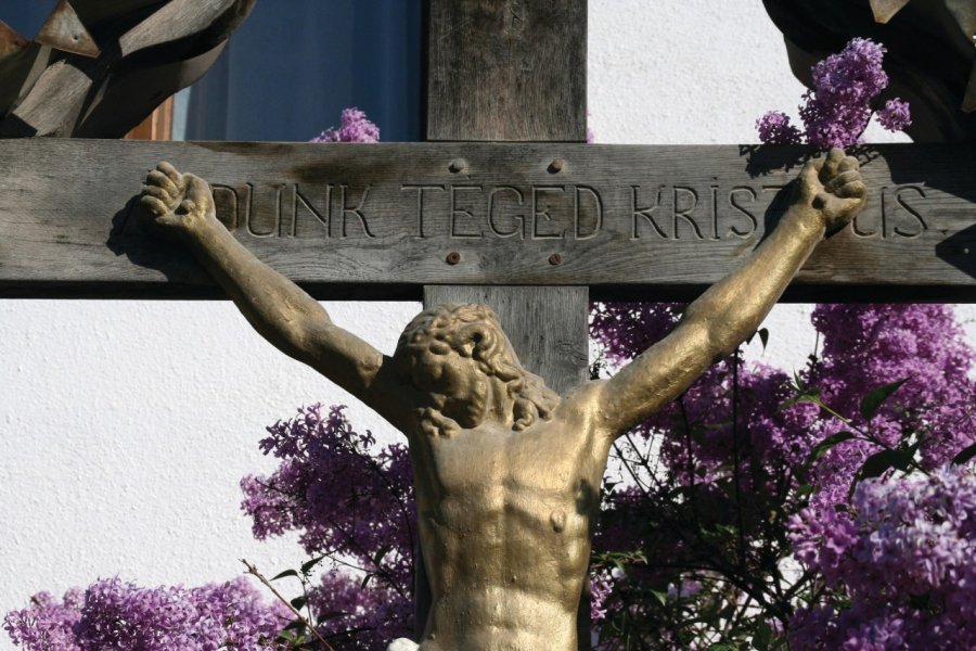 Christ en croix dans le village hongrois de Zetea. Stéphan SZEREMETA