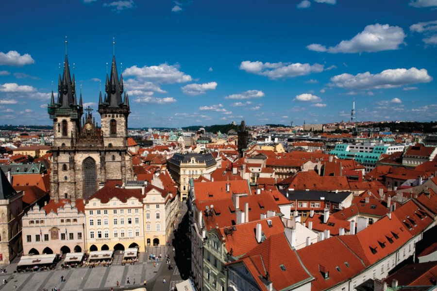 Staroměstské Náměstí et Notre-Dame-du-Týn. (© Author's Image))