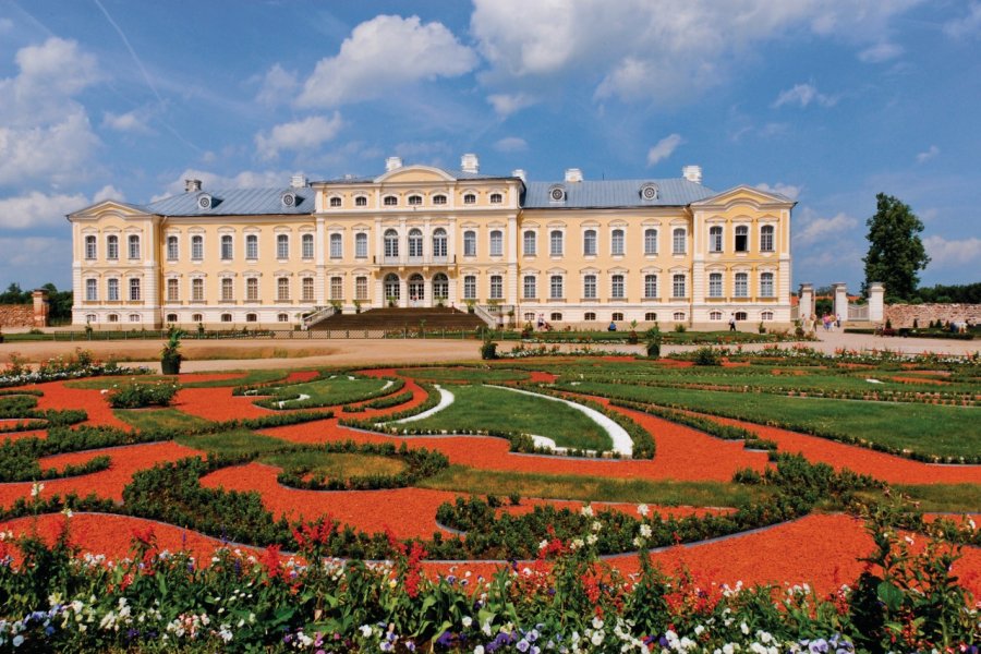 Palais de Rundāle et son jardin à la française. Serge OLIVIER - Author's Image