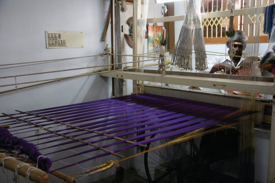 Atelier de tissage de la soie. Stéphan SZEREMETA