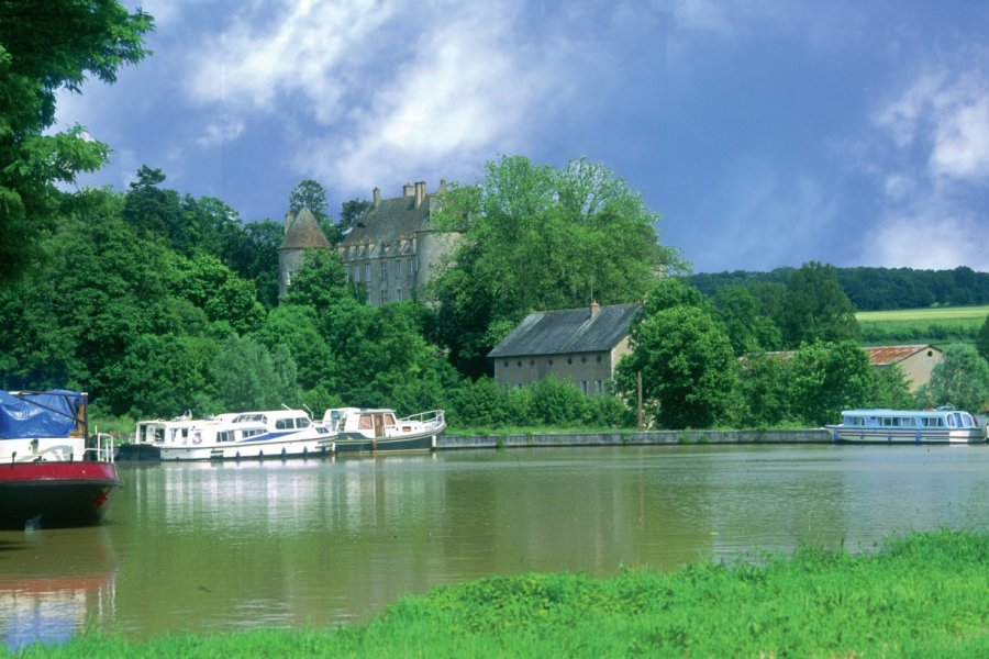 Port fluvial et château VALÉRY D'AMBOISE