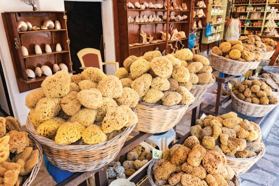 Vente d'éponges naturelles, île de Symi. Lubos Kovalik - iStockphoto.com