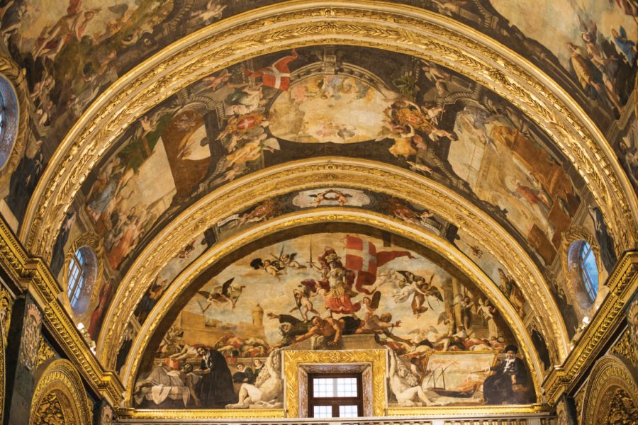 Plafond à l'intérieur de la co-cathédrale Saint Jean. helovi - iStockphoto.com