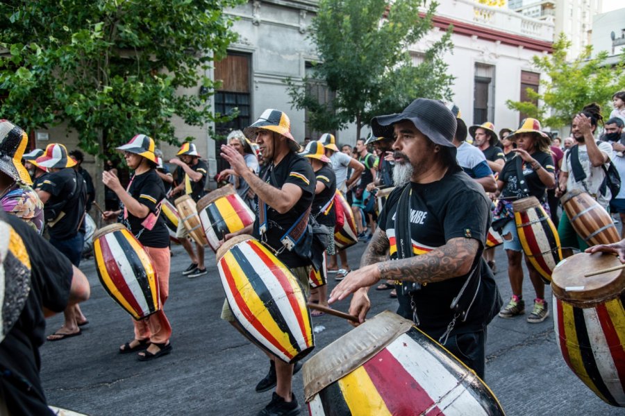 Groupe de joueurs de candombe à Montevideo. dievilphoto - Shutterstock.com