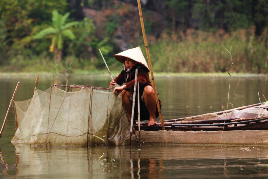 Tam Coc, navigation sur le fleuve Hoang Long. Philippe GUERSAN - Author's Image