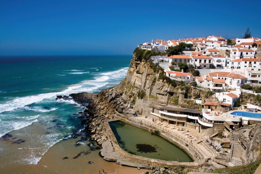 Azenhas do Mar. Sianto- iStockphoto