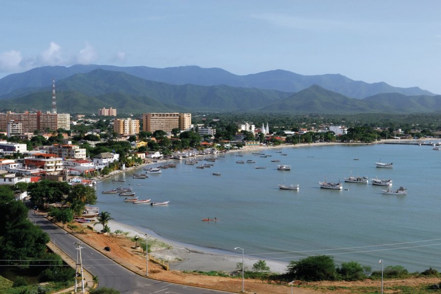 Baie de Juan Griego. HereBeDragons - iStockphoto.com