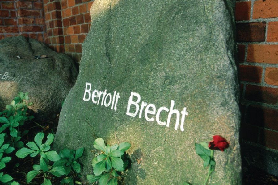 Tombe de Bertolt Brecht (© Siegfried Stoltzfuss - Iconotec))