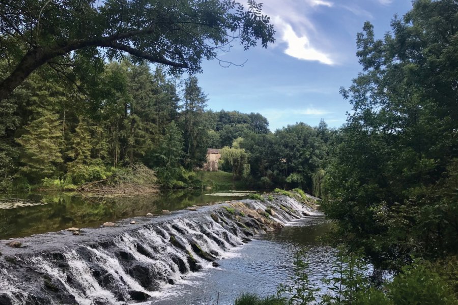 La Vallée du Grand Bateau, Saint-Vincent-Puymaufrais. Linda CASTAGNIE